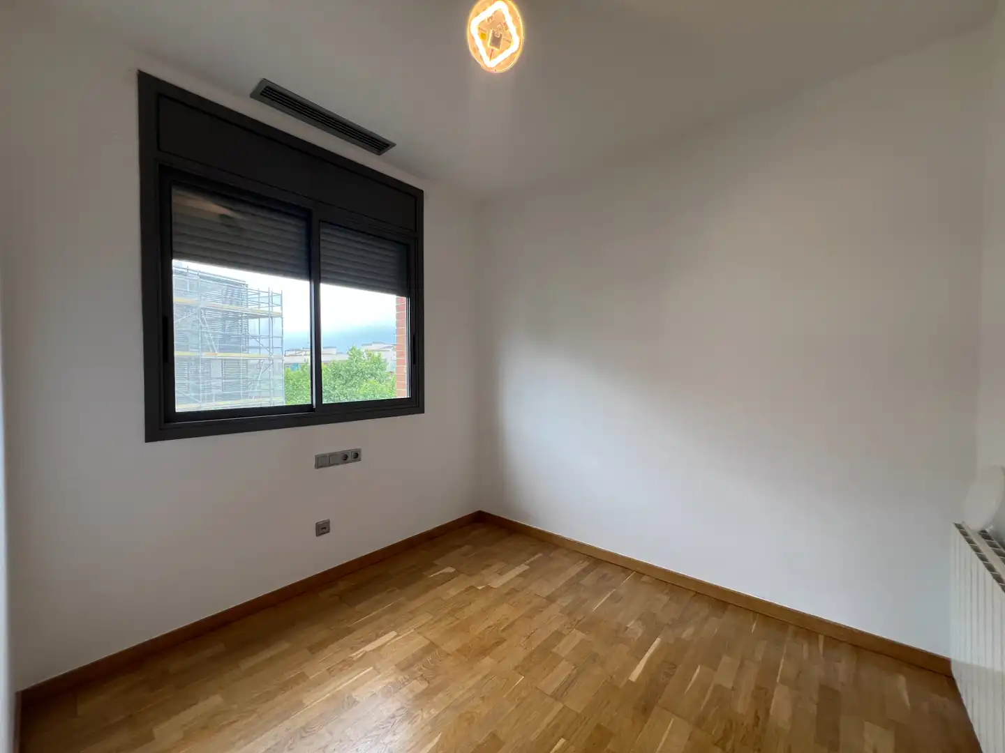 Schlafzimmer von Wohnung zum Verkauf in Sant Cugat del Vallès mit Klimaanlage, Heizung und Privatgarten