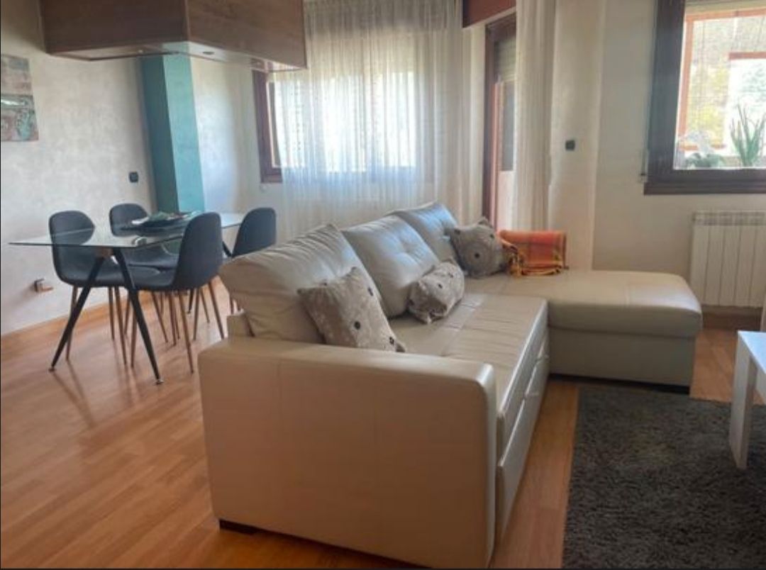Sala d'estar de Pis en venda en Trespaderne amb Calefacció, Moblat i Balcó