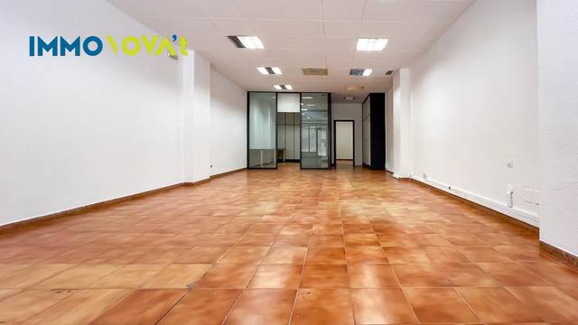 Local comercial en Alquiler en Carrer de Mossèn Jacint Verdaguer en Poble