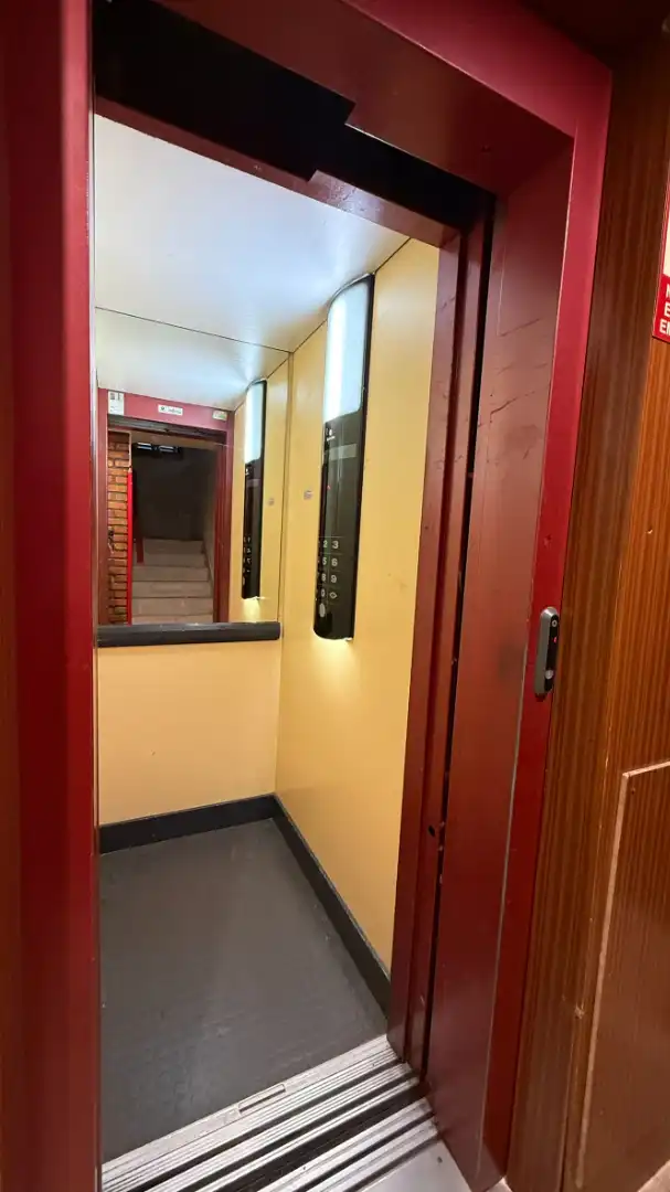Piso en venta en Aldea del Fresno con Aire acondicionado, Terraza y Amueblado