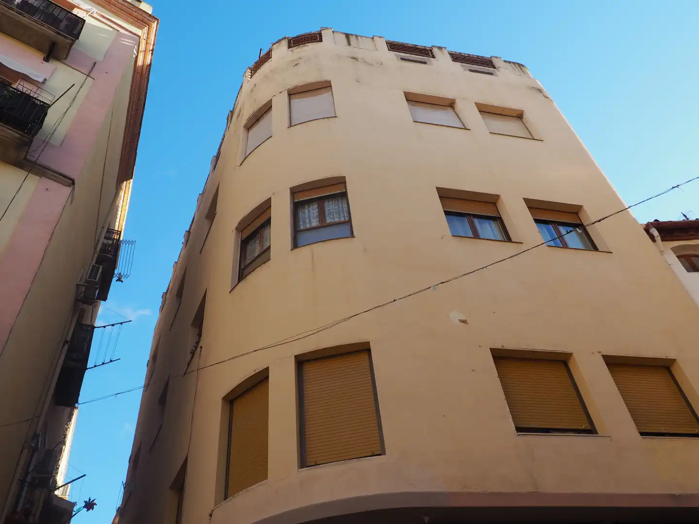 Außenansicht von Wohnung zum Verkauf in Flix mit Terrasse, Abstellraum und Möbliert