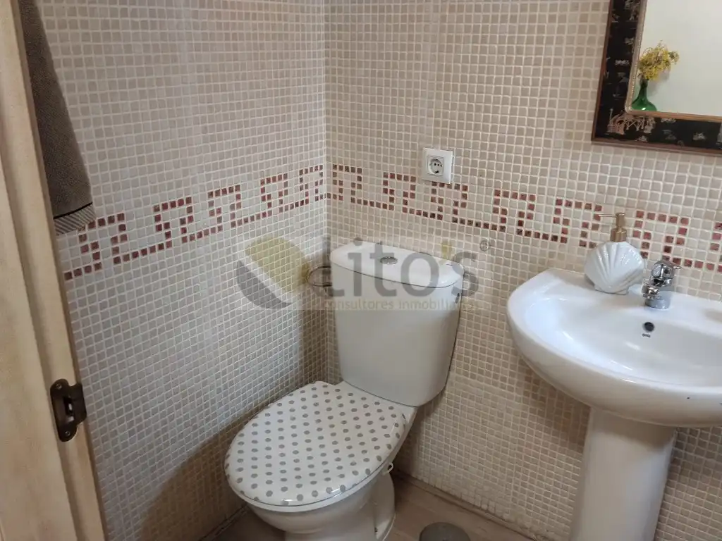 Bathroom of Detached homes for sale in Dos Hermanas  with Private garden and Swimming Pool
