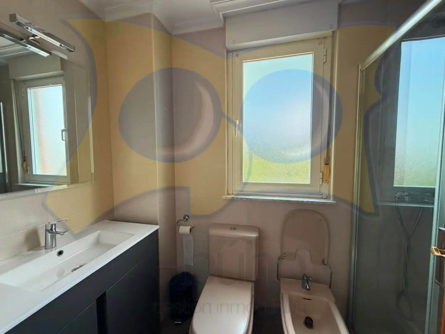 Baño de Piso de alquiler en Salamanca con Aire acondicionado, Calefacción y Terraza