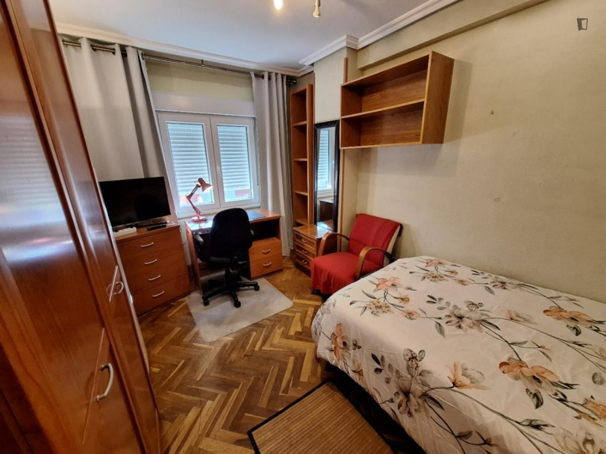 Dormitori de Apartament per a compartir en Salamanca Capital amb Calefacció, Moblat i Forn