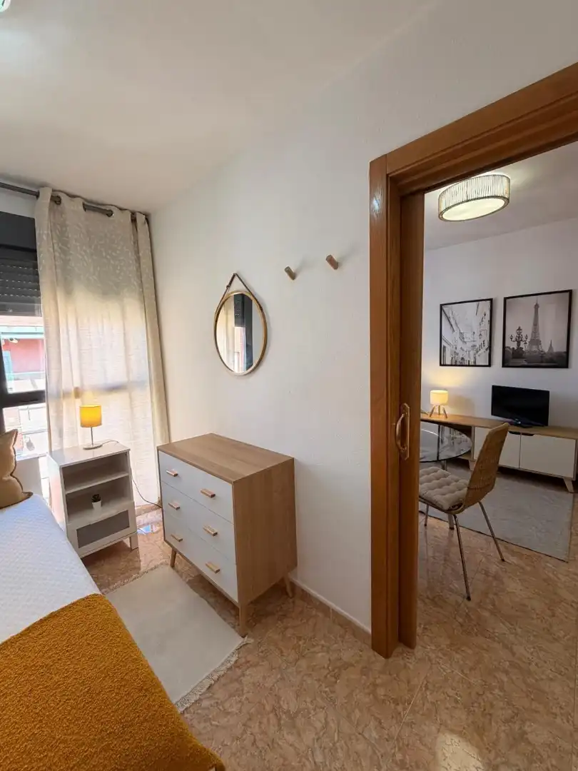 Dormitori de Apartament de lloguer en Murcia amb Aire condicionat, Moblat i Rentadora