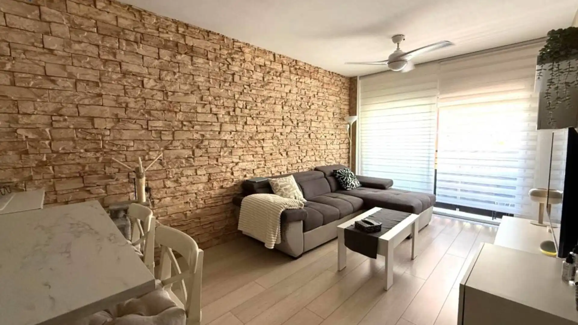 Living room of Flat for sale in Sabadell  with Air Conditioner, Heating and Parquet flooring