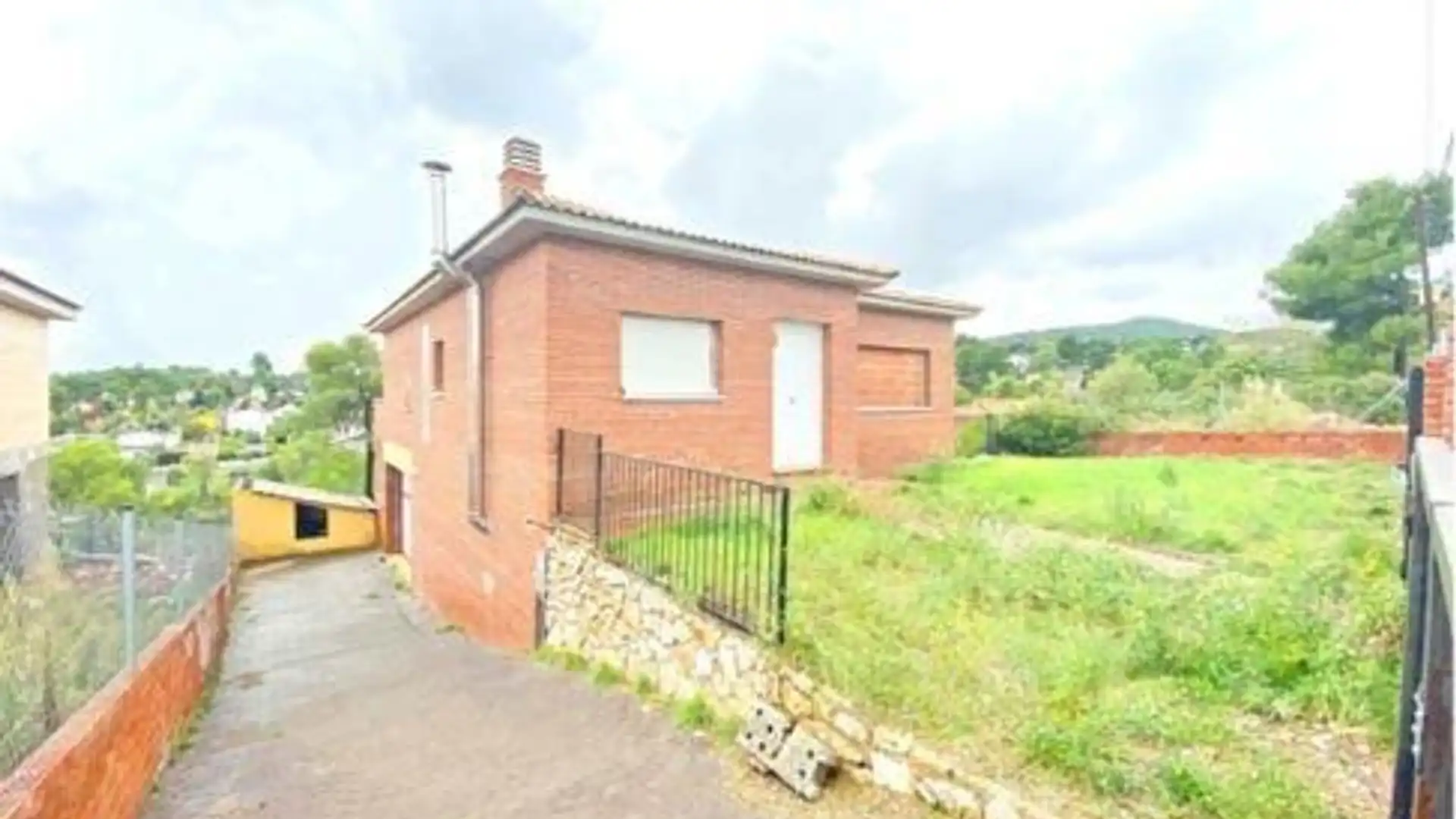 Vista exterior de Casa o chalet en venta en La Torre de Claramunt