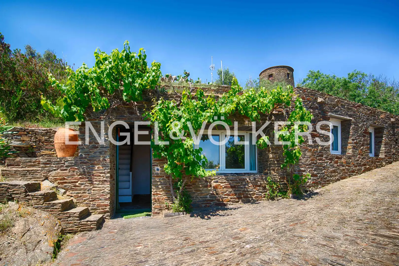 Vista exterior de Casa o xalet en venda en Cadaqués amb Jardí privat, Terrassa i Moblat