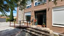 Vista exterior de Casa o xalet en venda en Medio Cudeyo amb Calefacció, Jardí privat i Terrassa