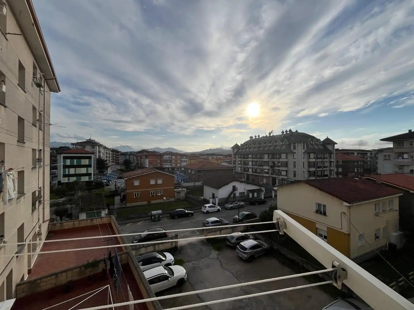 Vista exterior de Piso en venta en Colindres con Calefacción, Terraza y Amueblado