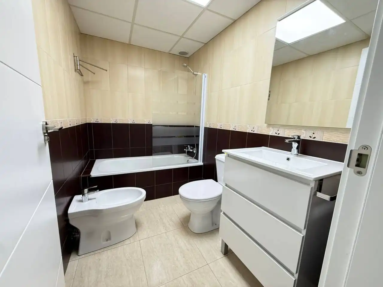 Badezimmer von Wohnung zur Miete in Ceutí