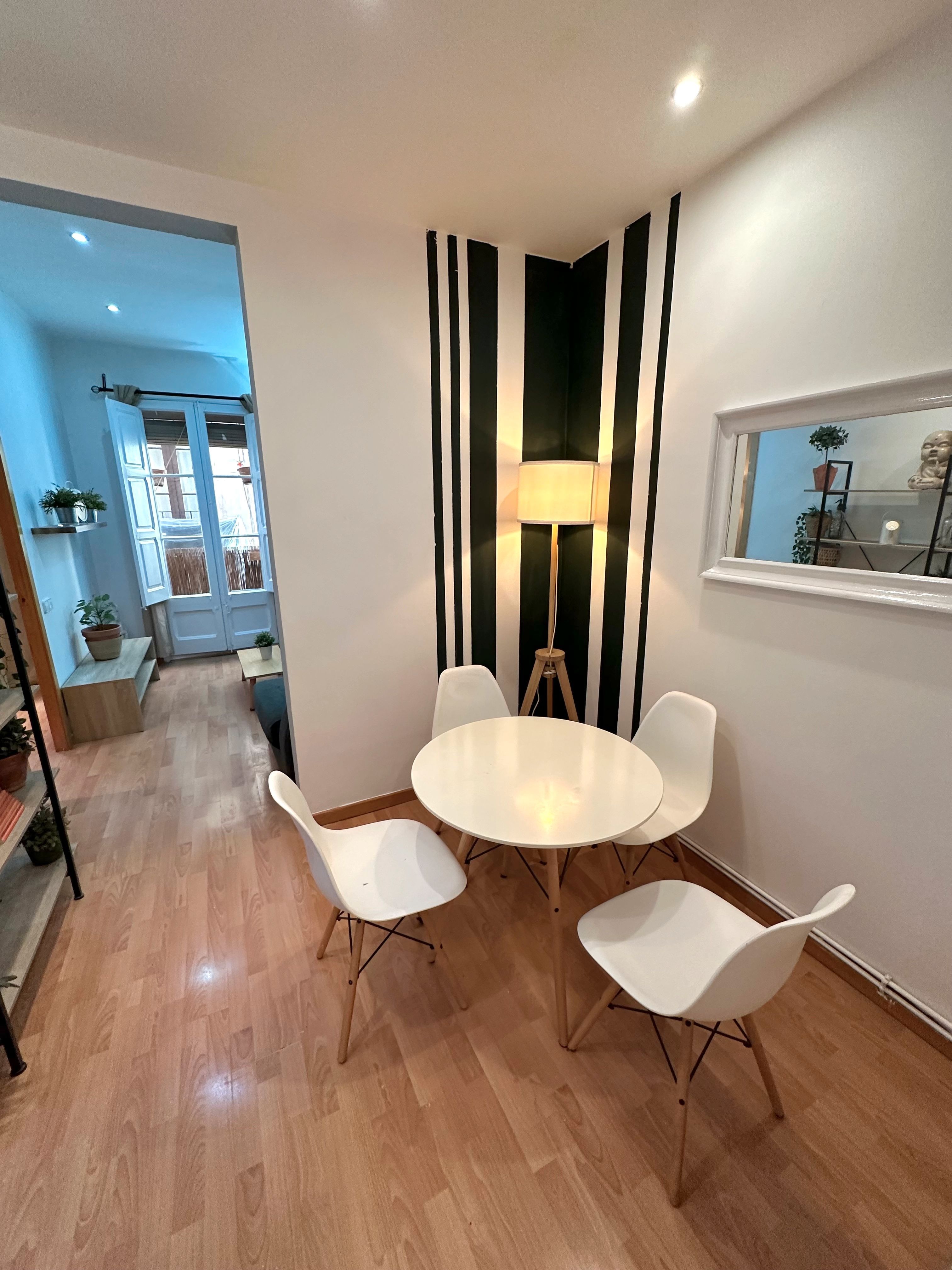 Menjador de Pis de lloguer en  Barcelona Capital amb Calefacció, Parquet i Moblat