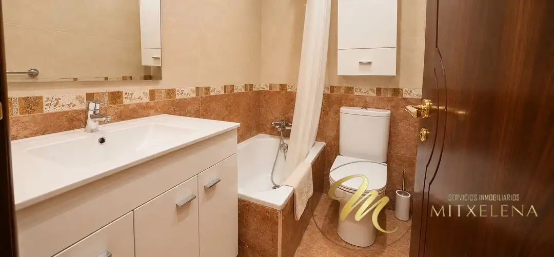Bany de Pis en venda en Getxo  amb Calefacció i Traster