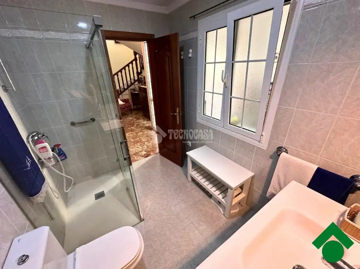 Bathroom of Houses for sale in Álora, Málaga