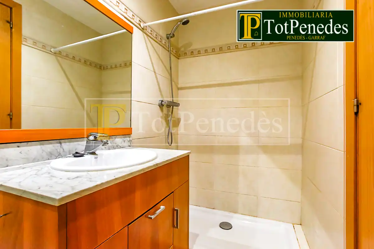 Badezimmer von Wohnung zum Verkauf in Subirats mit Heizung, Möbliert und Ofen