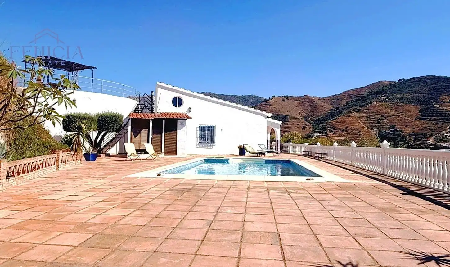 Vista exterior de Casa o chalet en venta en Almuñécar con Terraza, Trastero y Piscina