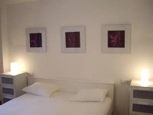 Schlafzimmer von Wohnung zur Miete in Valencia mit Klimaanlage