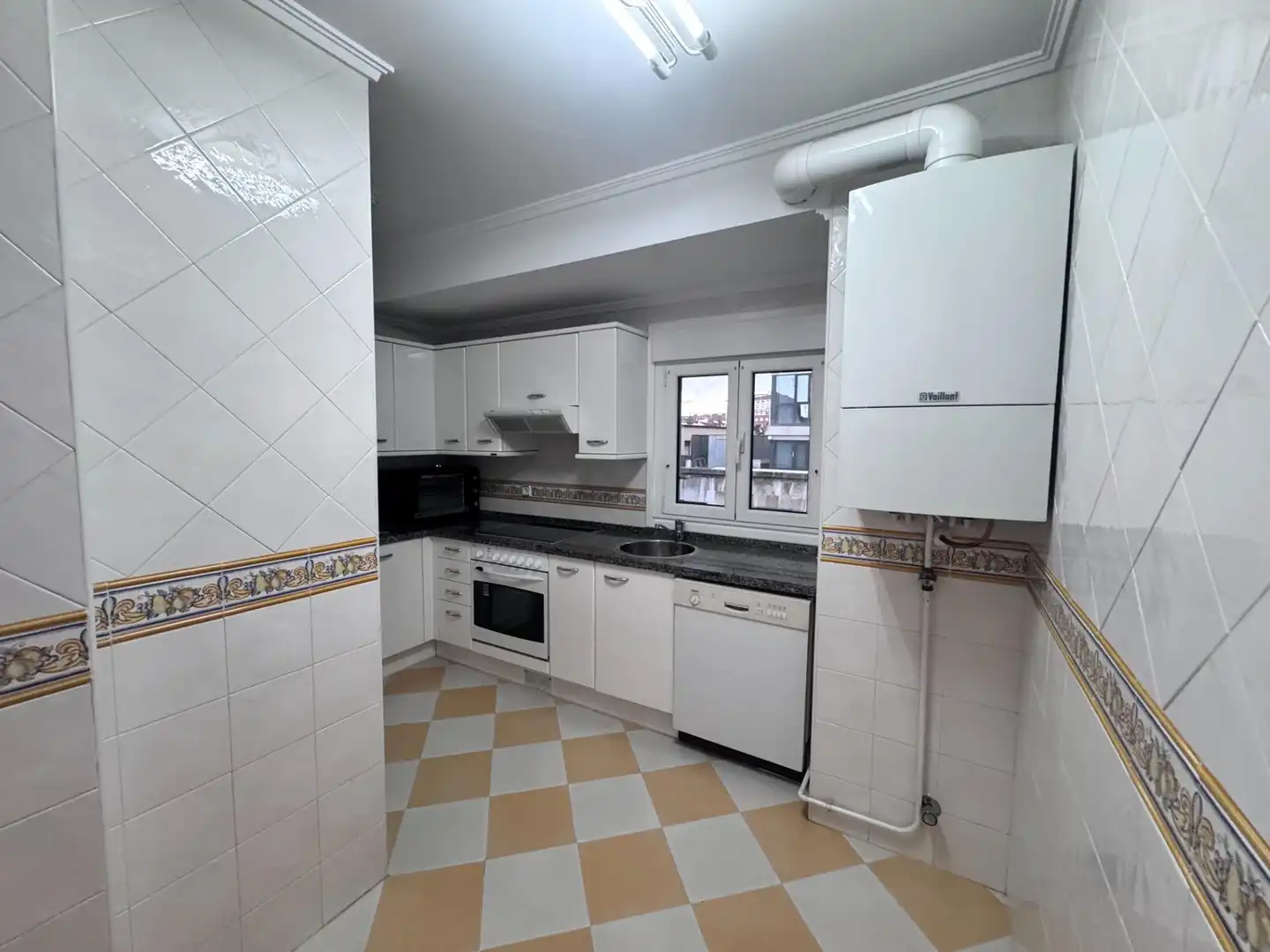 Kitchen of Flat for sale in Oviedo   with Heating