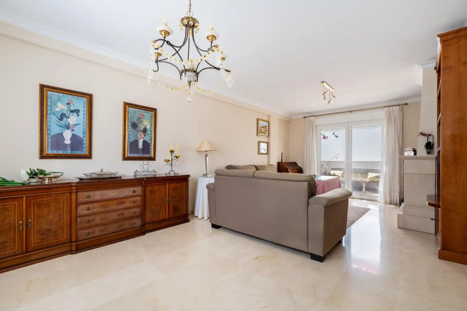 Sala de estar de Casa adosada en venta en Almería con Aire acondicionado, Terraza y Trastero