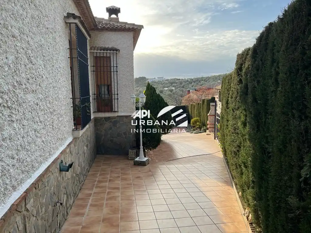 Vista exterior de Casa o chalet en venta en Lucena con Aire acondicionado, Jardín privado y Piscina