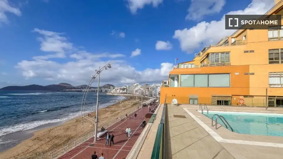 Vista exterior de Apartament per a compartir en Las Palmas de Gran Canaria amb Aire condicionat, Terrassa i Moblat