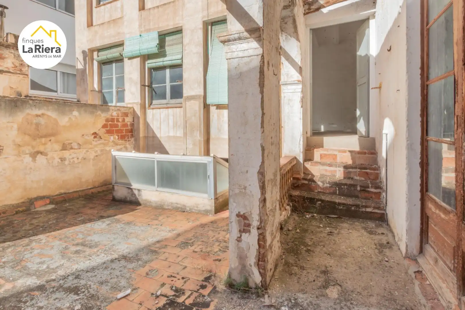 Vista exterior de Casa o chalet en venta en Arenys de Mar con Balcón y Alarma