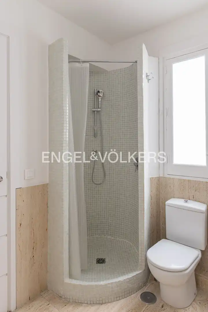 Badezimmer von Wohnung zur Miete in Madrid mit Klimaanlage, Heizung und Parkett