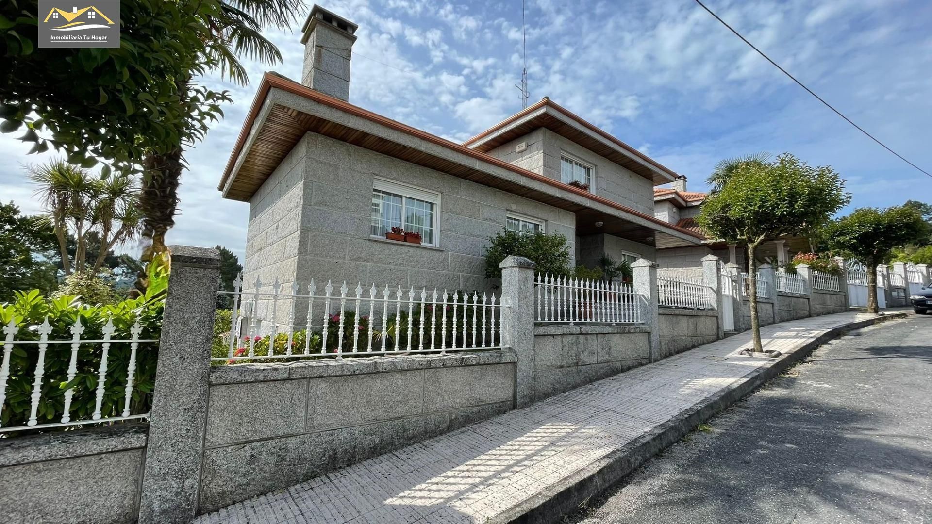 Vista exterior de Casa o xalet en venda en Barbadás amb Calefacció, Jardí privat i Terrassa