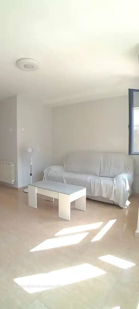 Sala d'estar de Dúplex de lloguer en Fuentes de Ebro amb Calefacció, Terrassa i Traster