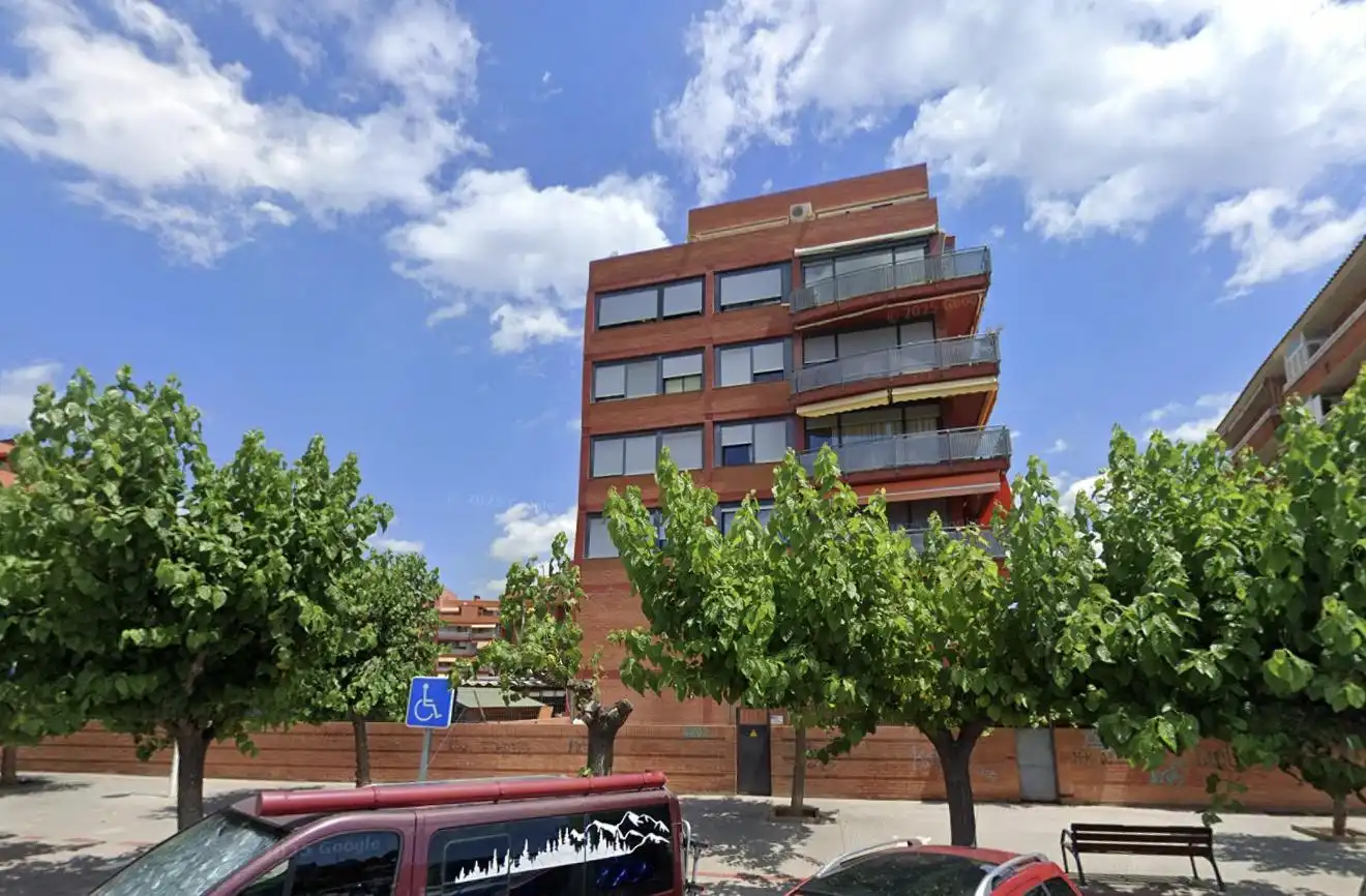 Außenansicht von Erdgeschoss zum Verkauf in Sant Andreu de la Barca mit Gemeinschaftspool