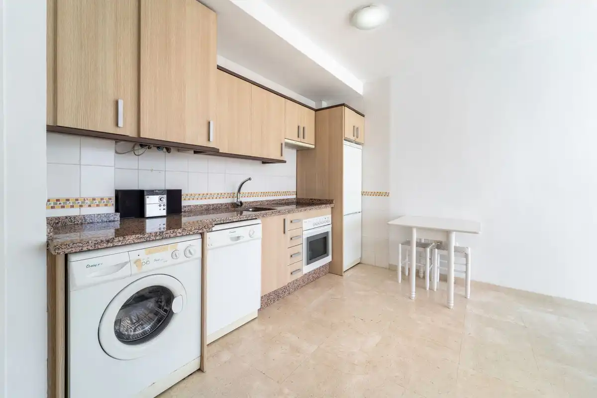 Küche von Wohnung zum Verkauf in Benalmádena mit Klimaanlage und Gemeinschaftspool