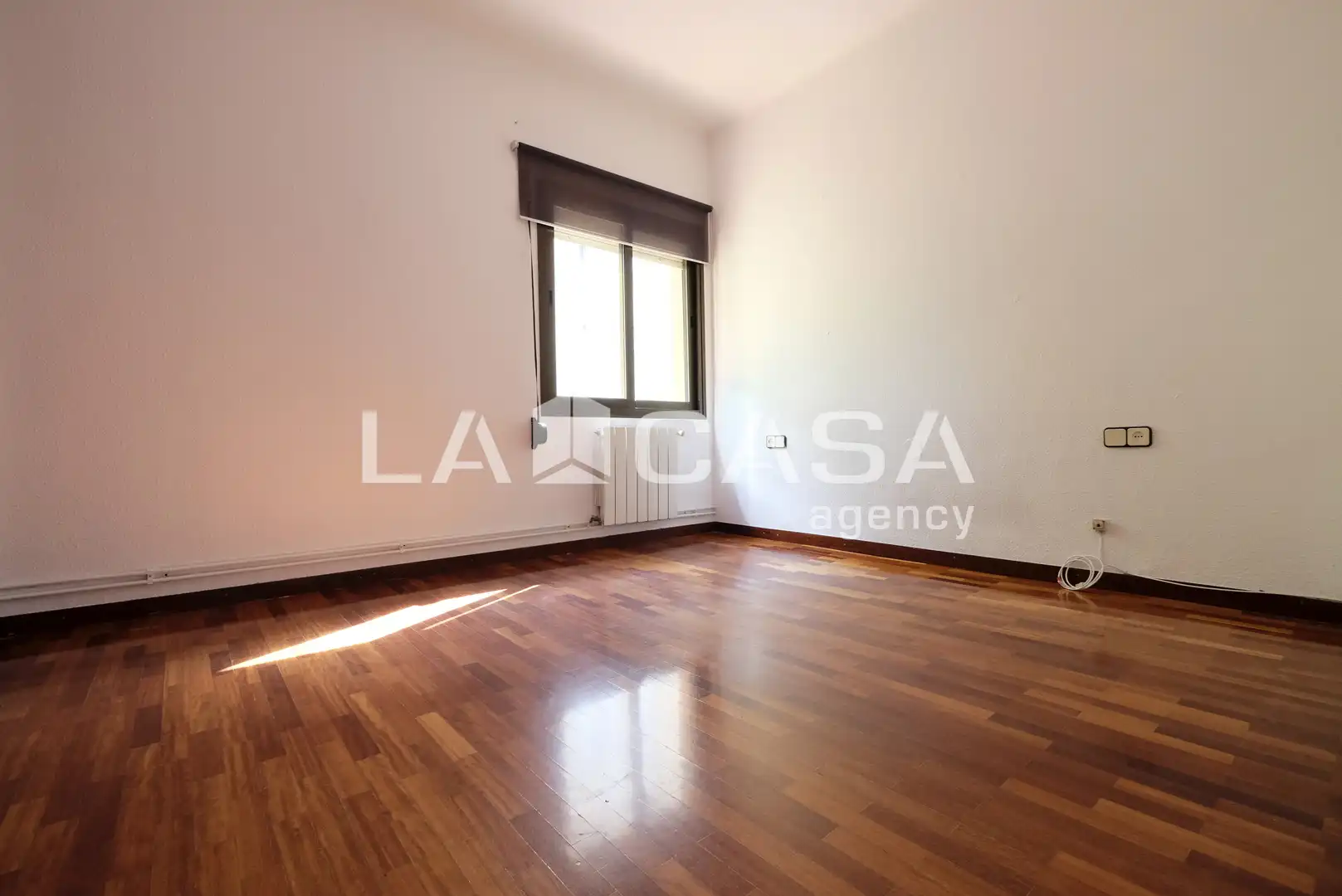 Piso en venta en Barcelona con Calefacción y Balcón