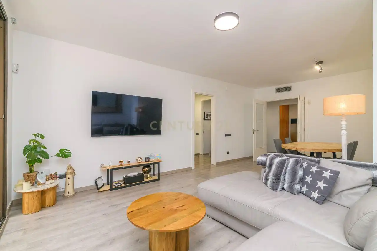 Sala de estar de Apartamento en venta en Molins de Rei con Aire acondicionado, Trastero y Balcón