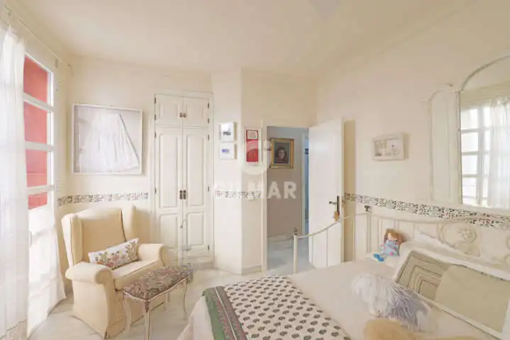 Habitación de Casa adosada en venta en El Puerto de Santa María con Calefacción y Jardín privado