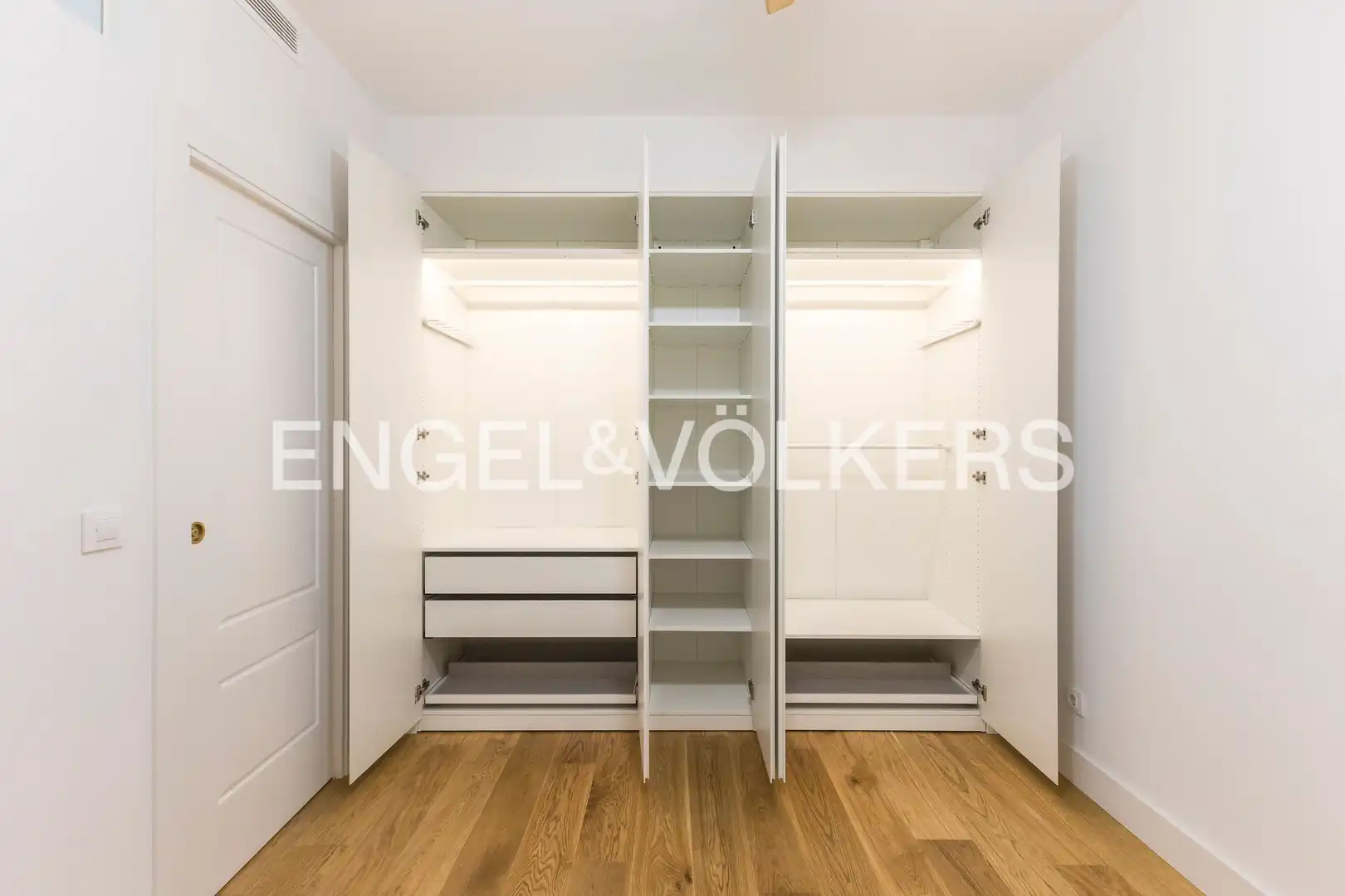 Schlafzimmer von Wohnung zur Miete in Madrid mit Klimaanlage, Heizung und Parkett