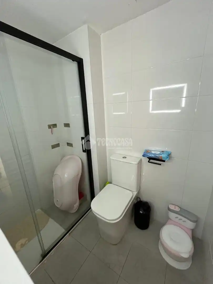 Baño de Piso en venta en Sevilla con Calefacción, Terraza y Amueblado