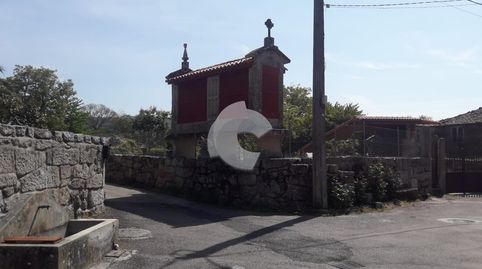Casa de Piedra en Ordelles. 3 dormitorios, 1 baño, 2 salones, cocina independiente, chimenea y calefacción. Tiene terreno de 300 m
