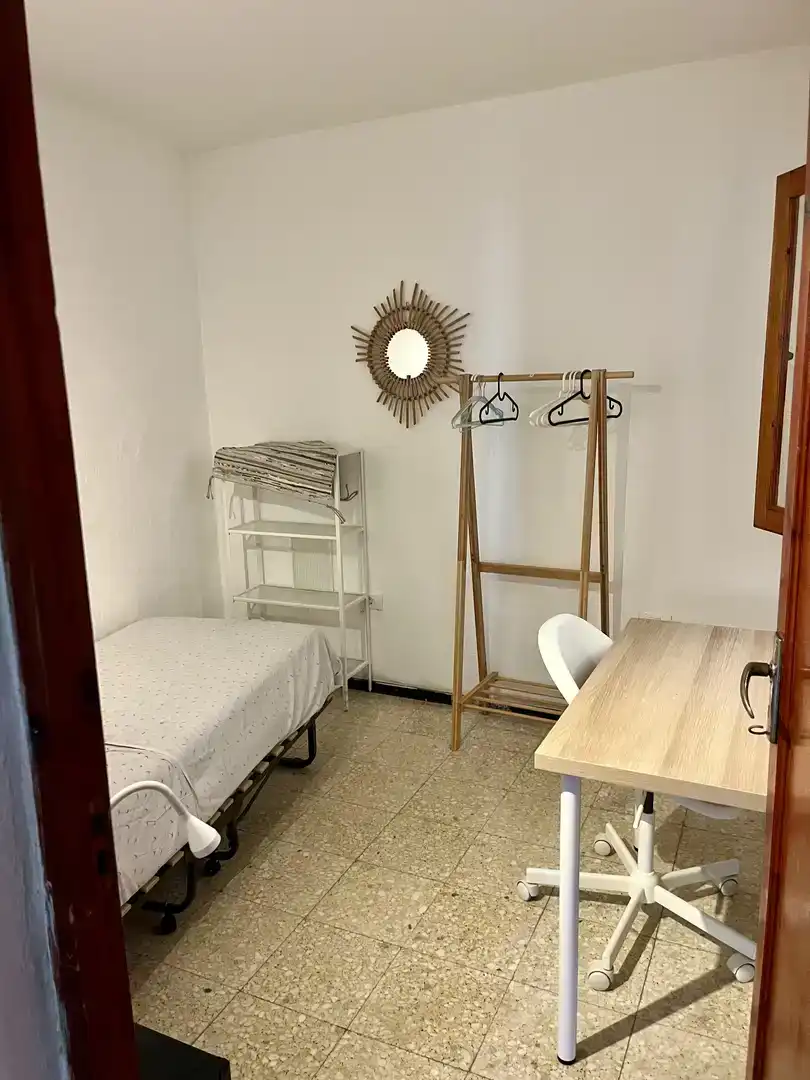 Dormitori de Pis per a compartir en Agaete amb Jardí privat i Moblat