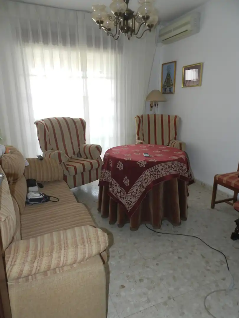 Sala d'estar de Casa o xalet en venda en Linares amb Aire condicionat, Calefacció i Jardí privat