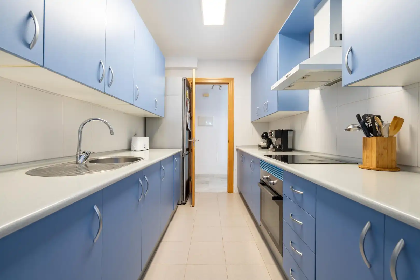 Cuina de Apartament en venda en Roquetas de Mar amb Aire condicionat, Calefacció i Jardí privat