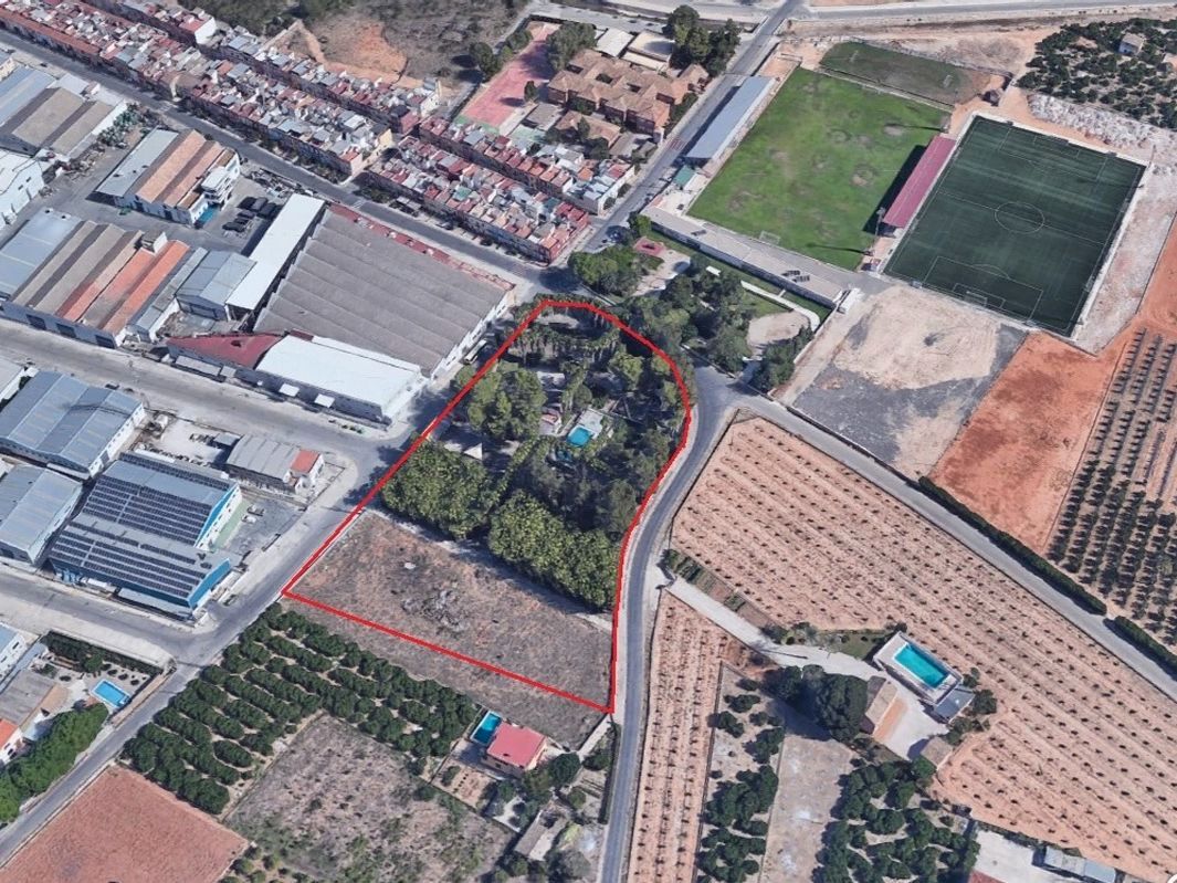 Terreny industrial en venda en Carcaixent