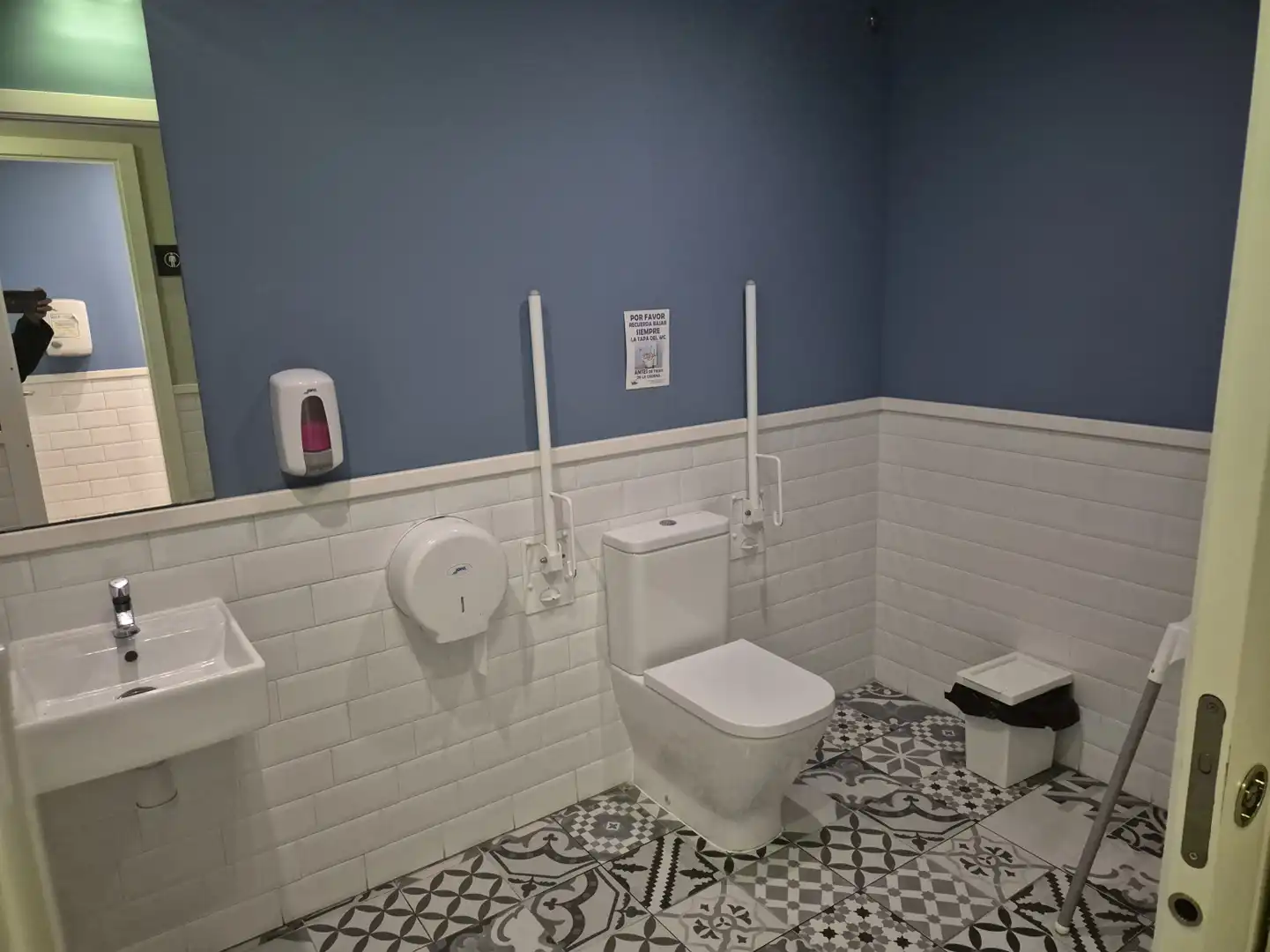 Bathroom of Commercial properties for transfer in Soto del Barco