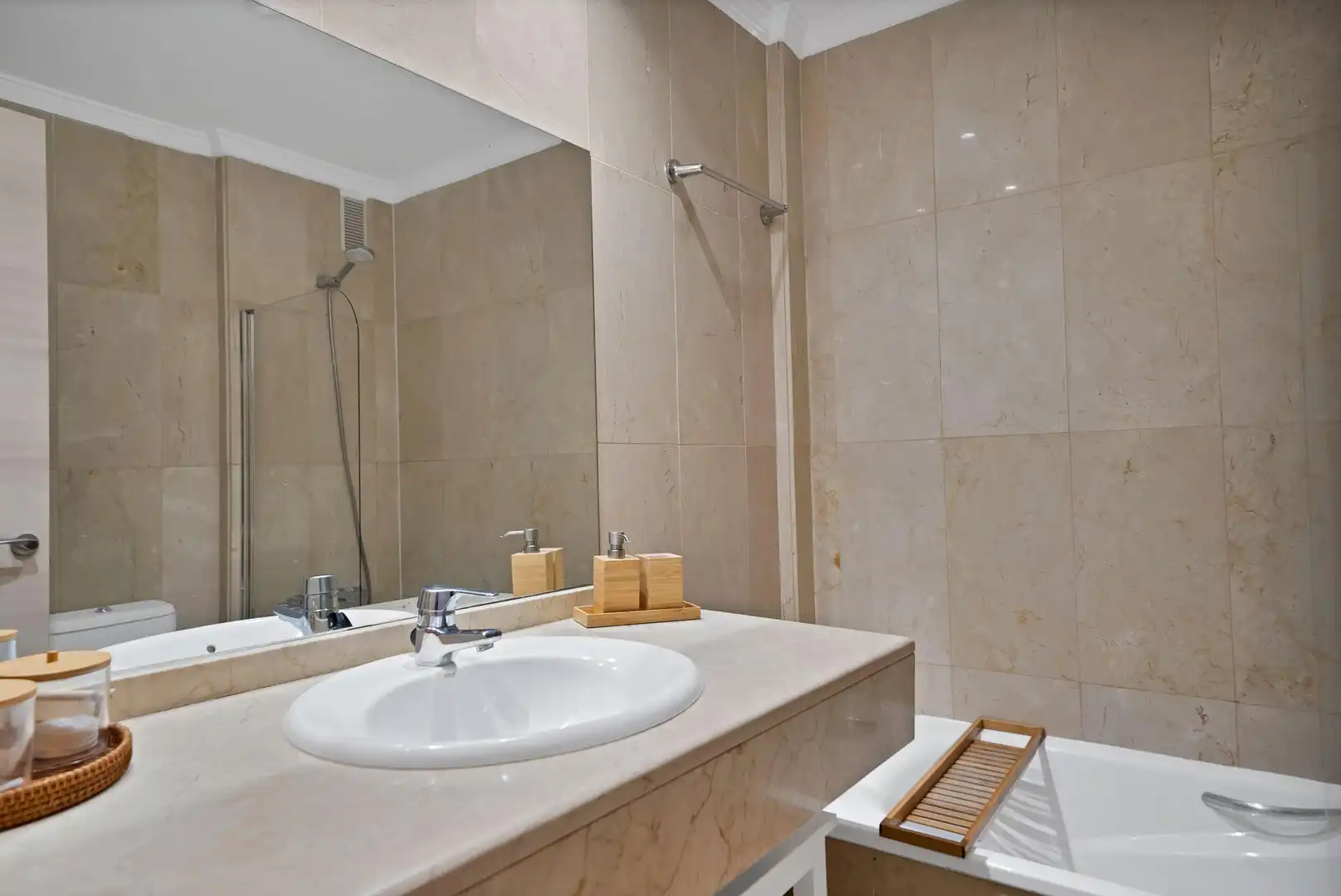 Baño de Apartamento en venta en Marbella con Aire acondicionado, Calefacción y Jardín privado