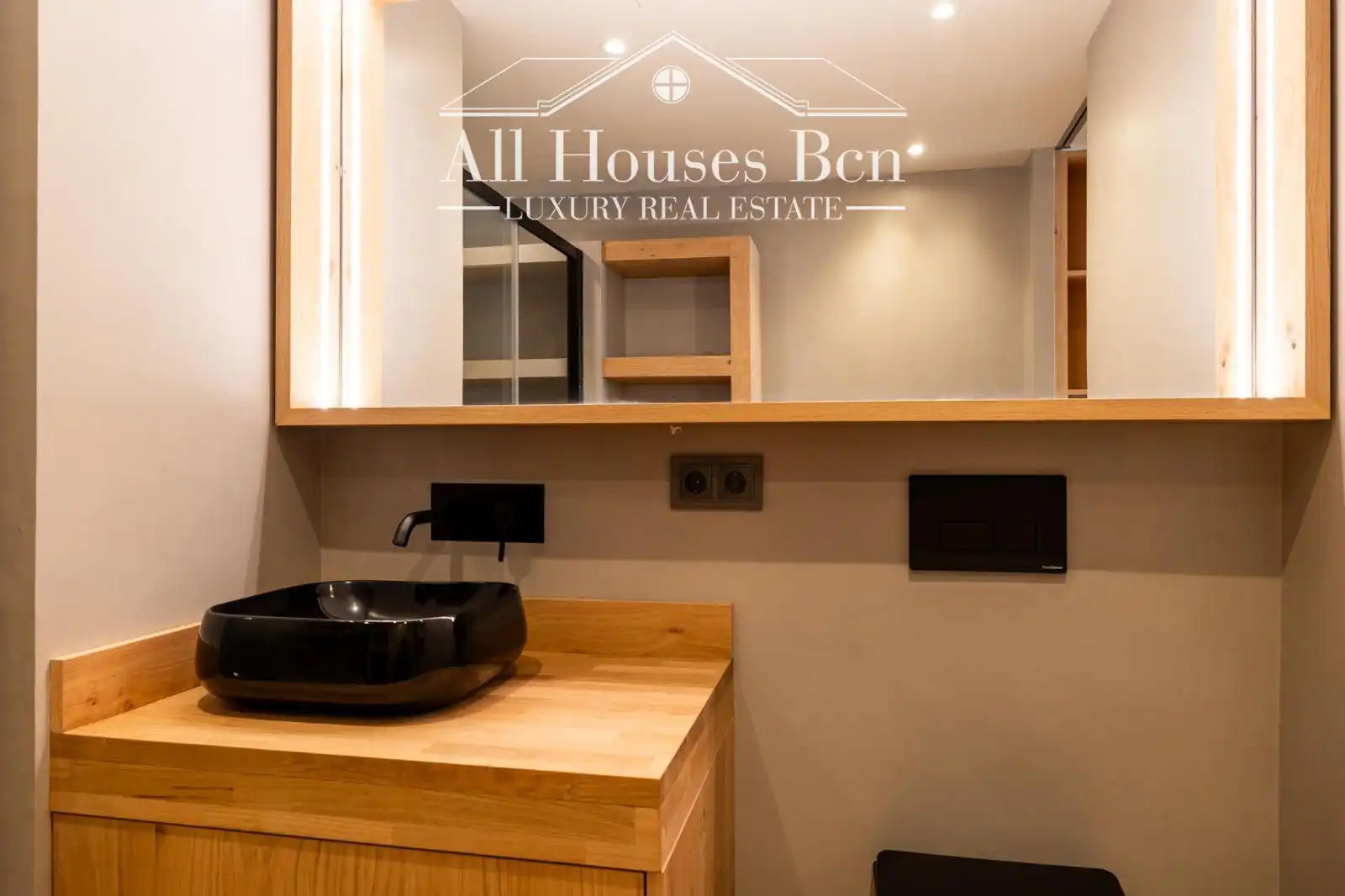 Bathroom of Flat for sale in Barcelona  with Air Conditioner, Heating and Parquet flooring