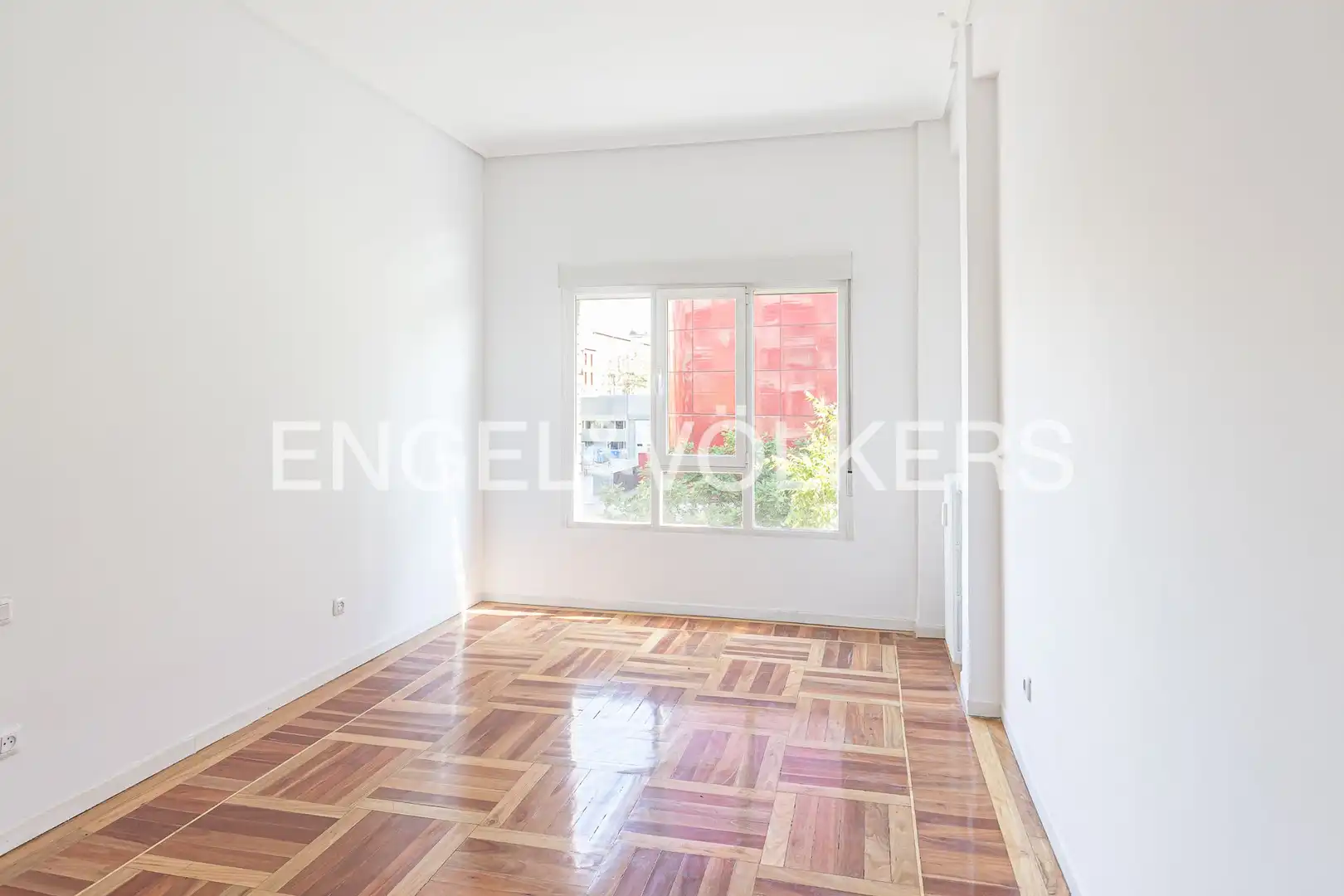 Living room of Flat for rent in Madrid  with Air Conditioner, Heating and Parquet flooring