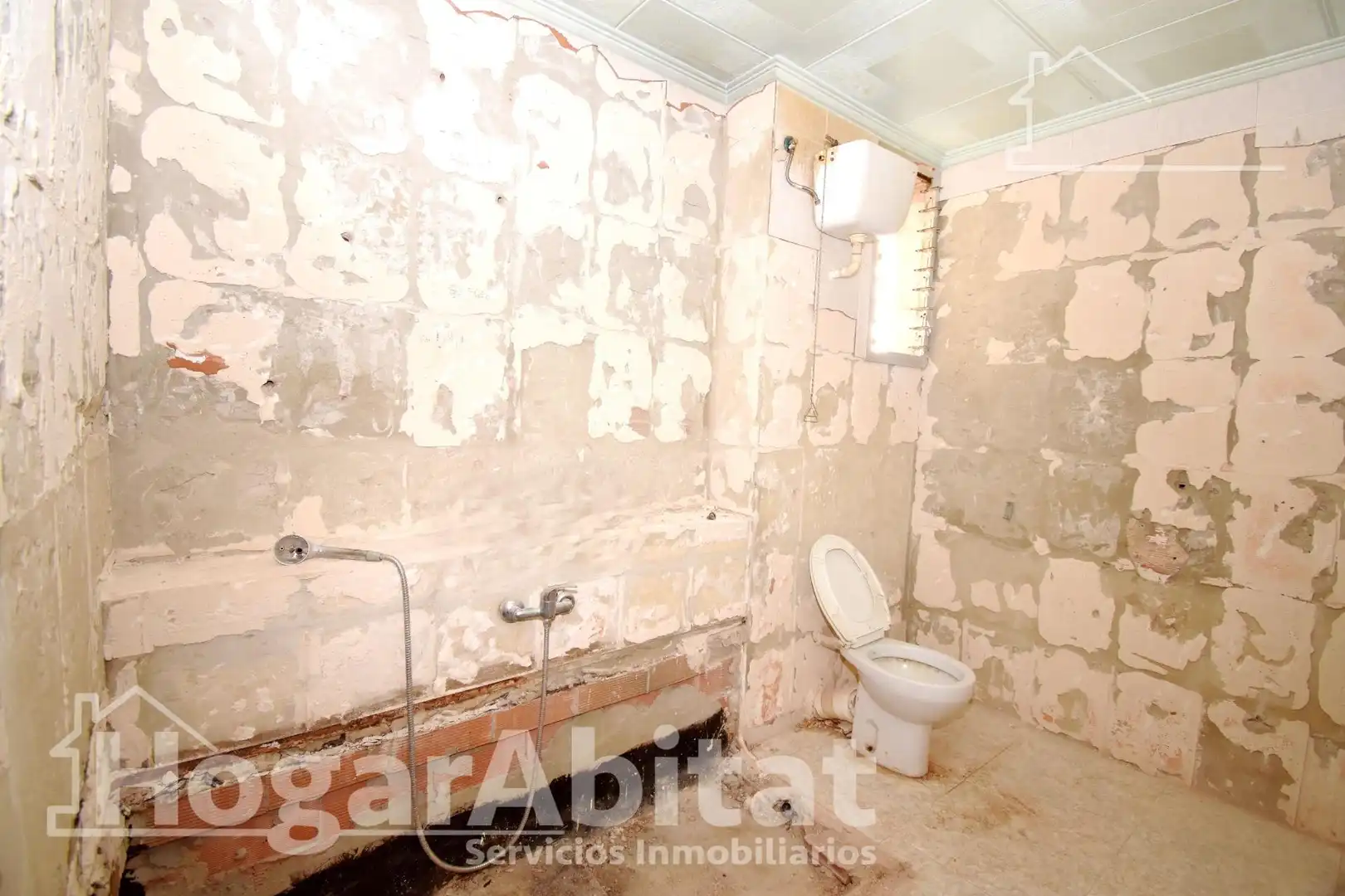 Bathroom of Flat for sale in Catarroja  with Air Conditioner, Heating and Furnished