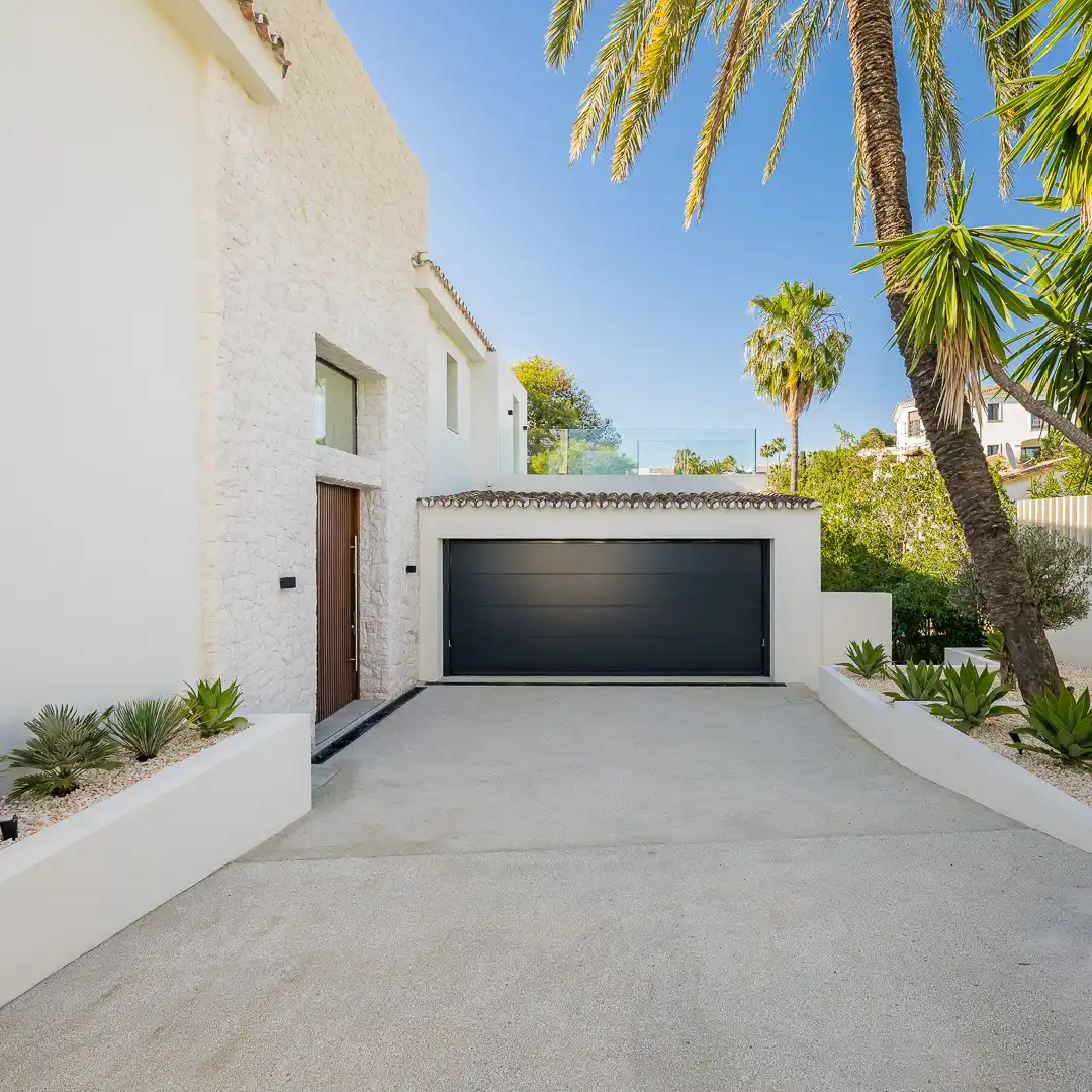 Vista exterior de Casa o chalet en venta en Marbella con Aire acondicionado, Jardín privado y Terraza