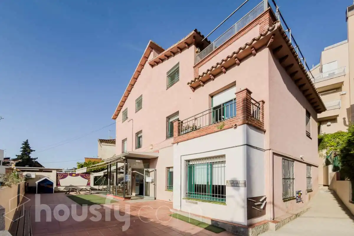 Vista exterior de Casa o chalet en venta en Barcelona con Aire acondicionado, Calefacción y Jardín privado
