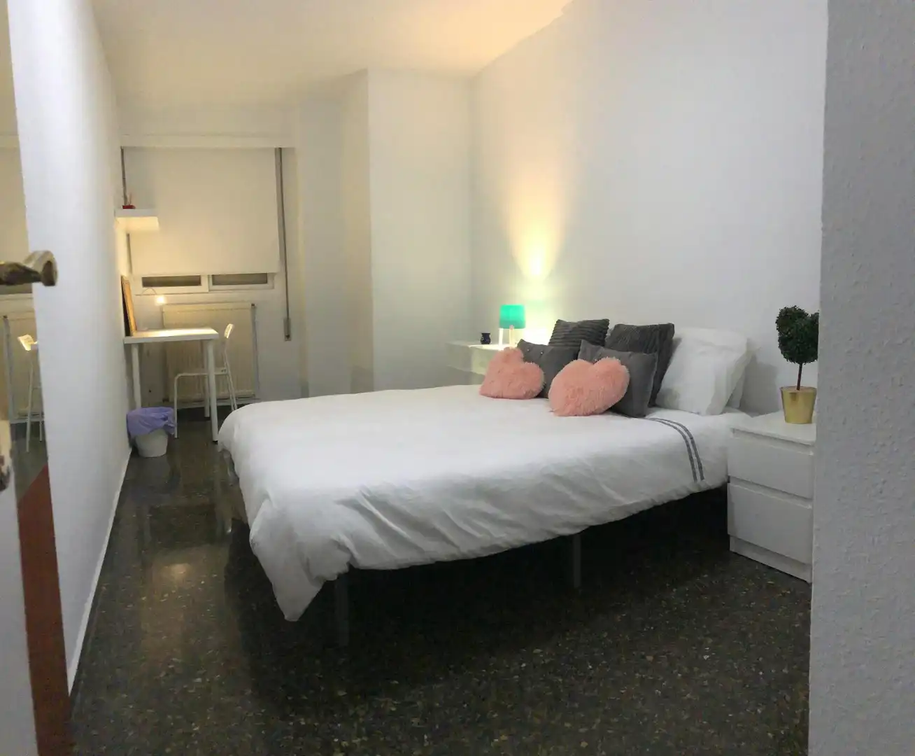 Bedroom of Flat for share in Valencia  with Heating, Washing machine and Internet