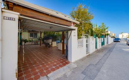 Vista exterior de Casa adosada en venda en Orihuela amb Aire condicionat, Jardí privat i Terrassa